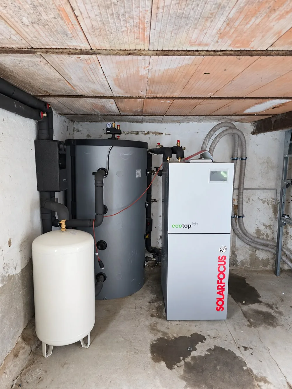 Pelletanlage mit Pufferspeicher und Ausdehnungsgefäß